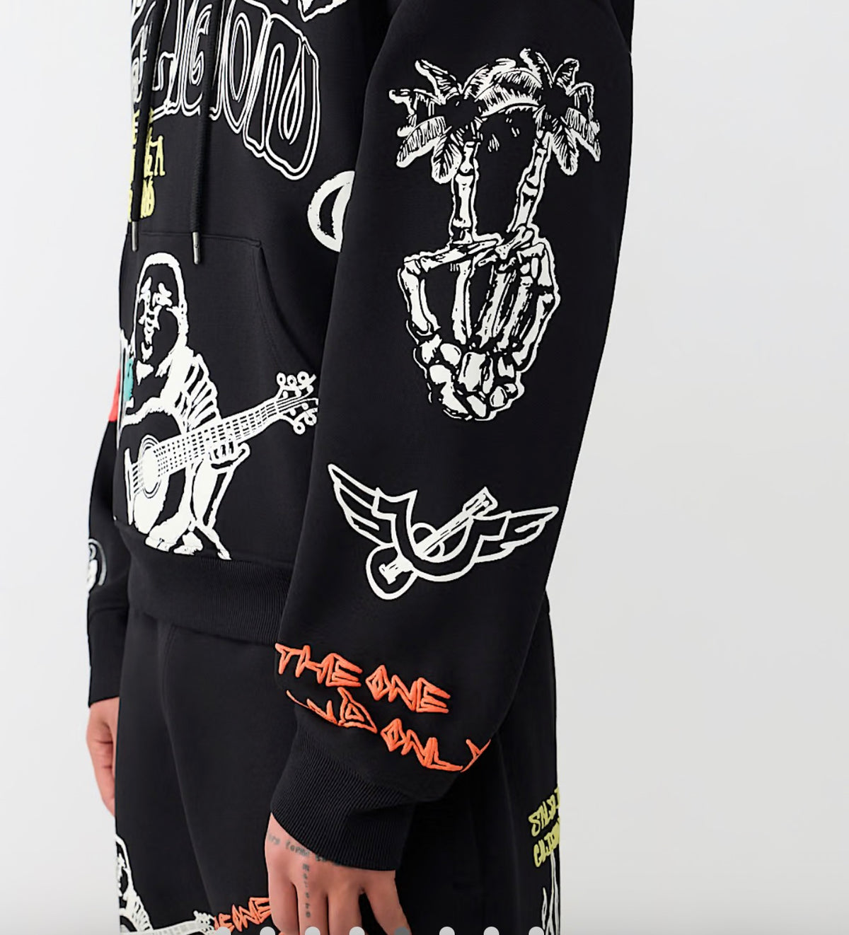 True Sketched Logo Boxy Hoodie
Model